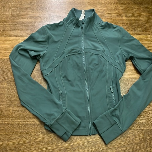 Women’s Lululemon zip up in great condition - Picture 1 of 3